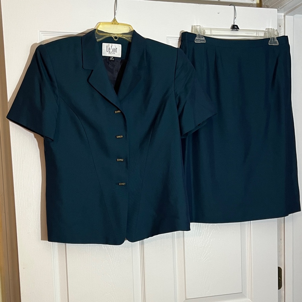 Le Suit Women's Teal Skirt Set